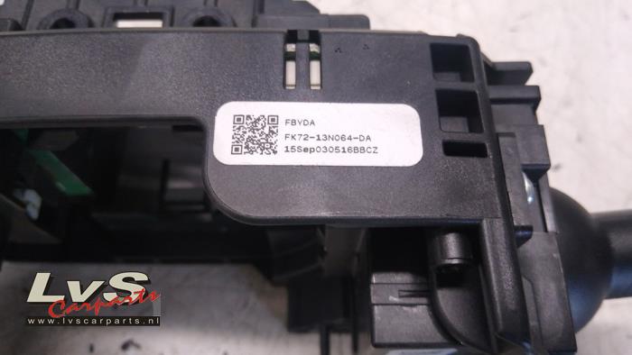 Interruptor combinado columna de dirección de un Land Rover Discovery Sport (LC) 2.0 TD4 180 16V 2015
