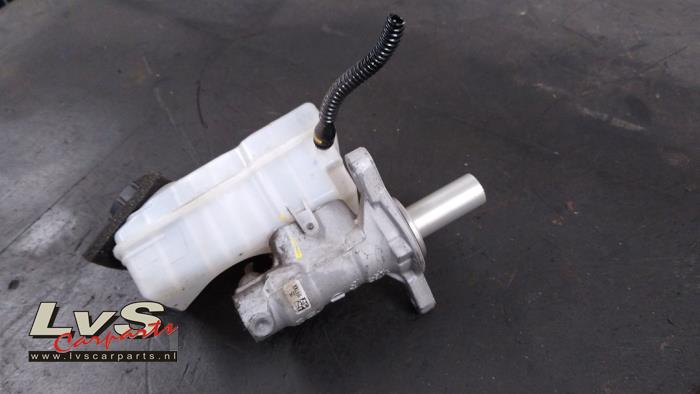 Master cylinder from a Dacia Dokker Express (8S) 1.5 dCi 90 2019