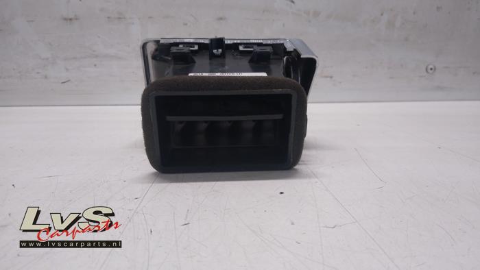 Dashboard vent from a Land Rover Discovery Sport (LC) 2.0 TD4 180 16V 2015