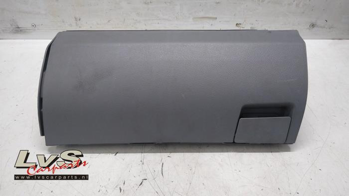Begagnade Handskfack Volkswagen Crafter 2.0 BiTDI Pris € 48,40 Inklusive moms erbjuds av LvS Carparts