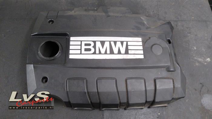 Couverture moteur d'un BMW 3 serie Touring (E91) 318i 16V 2008