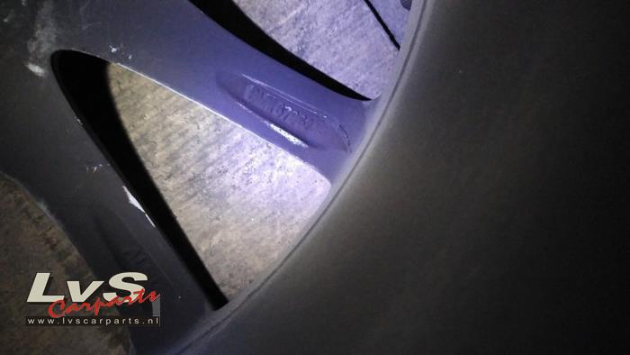Llanta y neumático de invierno de un BMW 3 serie Touring (F31) 320d 2.0 16V 2015
