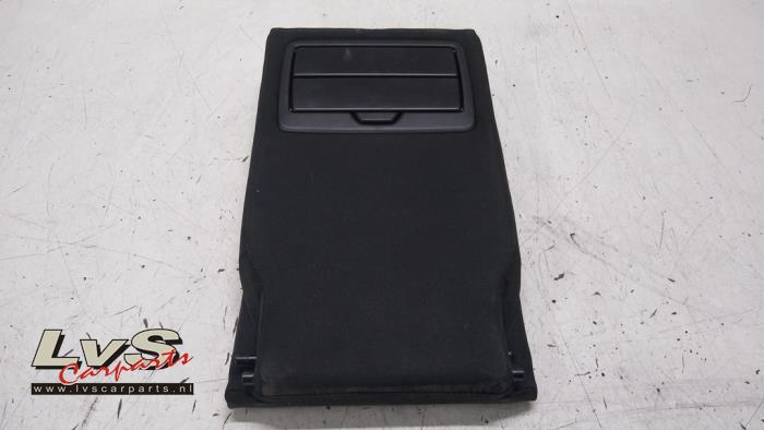 Armrest from a BMW 3 serie Touring (F31) 320d 2.0 16V 2015