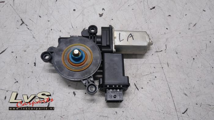 Usados Motor de ventanilla de puerta Alfa Romeo Giulietta (940) 1.4 TB 16V Precio € 30,00 Norma de margen ofrecido por LvS Carparts