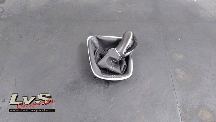 Gear stick cover from a Opel Astra K 1.2 Turbo 12V 2020