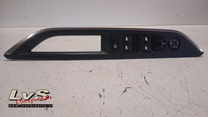 Usados Interruptor de ventanilla eléctrica Peugeot 3008 II (M4/MC/MJ/MR) 1.2 12V e-THP PureTech 130 Precio € 75,00 Norma de margen ofrecido por LvS Carparts