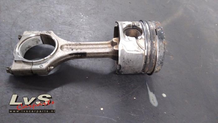 Piston d'un BMW 4 serie Gran Coupe (F36) 418d 2.0 16V 2015