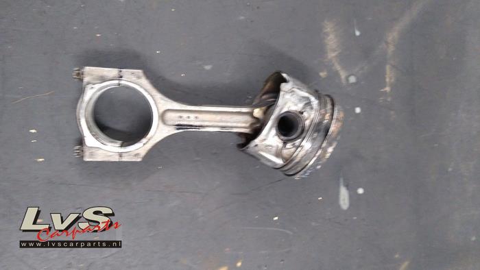 Piston d'un BMW 4 serie Gran Coupe (F36) 418d 2.0 16V 2015