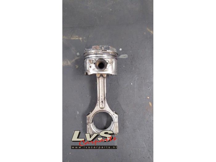 Piston d'un BMW 4 serie Gran Coupe (F36) 418d 2.0 16V 2015