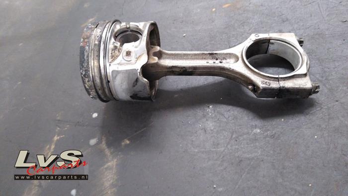 Piston d'un BMW 4 serie Gran Coupe (F36) 418d 2.0 16V 2015