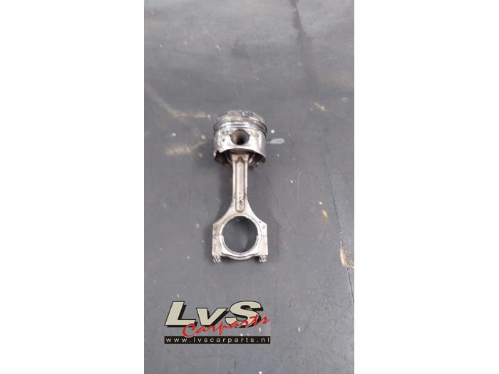 Usados Pistón BMW 4 serie Gran Coupe (F36) 418d 2.0 16V Precio € 50,00 Norma de margen ofrecido por LvS Carparts