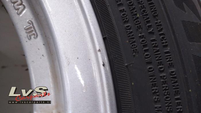 Llanta y neumático de un Hyundai i10 (B5) 1.2 16V 2016