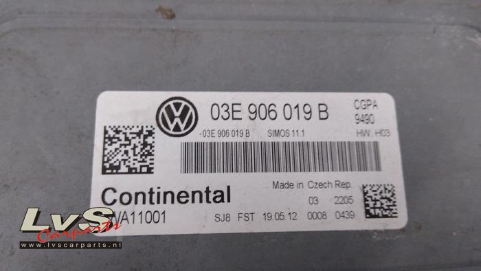 Ordinateur gestion moteur d'un Volkswagen Polo V (6R) 1.2 12V BlueMotion Technology 2012