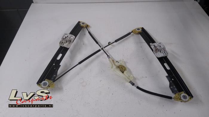 Window mechanism 4-door, front right from a Seat Leon (5FB) 1.4 TSI 16V 2014