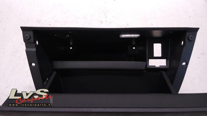 Glovebox from a Seat Leon (5FB) 1.4 TSI 16V 2014