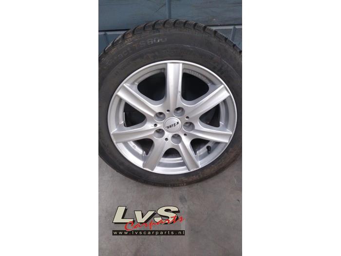 Set of wheels + winter tyres from a Volkswagen Polo V (6R) 1.2 12V BlueMotion Technology 2013