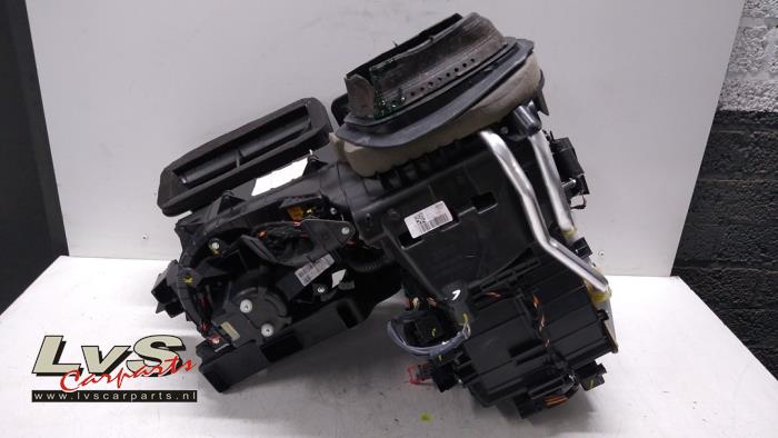 Heater housing from a Fiat 500X (334) 1.4 Multi Air 16V 2016