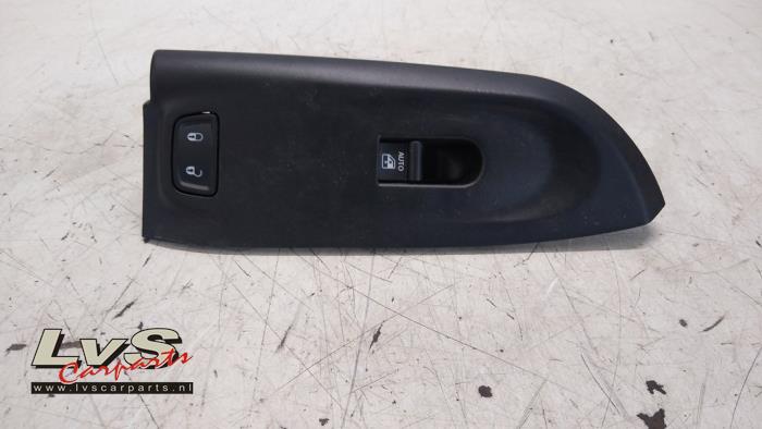 Usados Interruptor de ventanilla eléctrica Fiat 500X (334) 1.4 Multi Air 16V Precio € 24,00 Norma de margen ofrecido por LvS Carparts