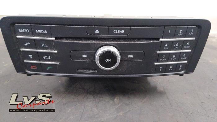 Radioodtwarzacz CD z Mercedes-Benz A (W176) 1.6 A-160 16V 2016