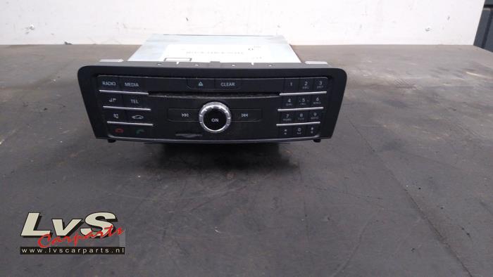 Radio CD player from a Mercedes-Benz A (W176) 1.6 A-160 16V 2016