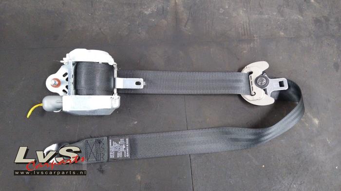 Seatbelt tensioner, right from a Kia Picanto (TA) 1.2 16V 2012