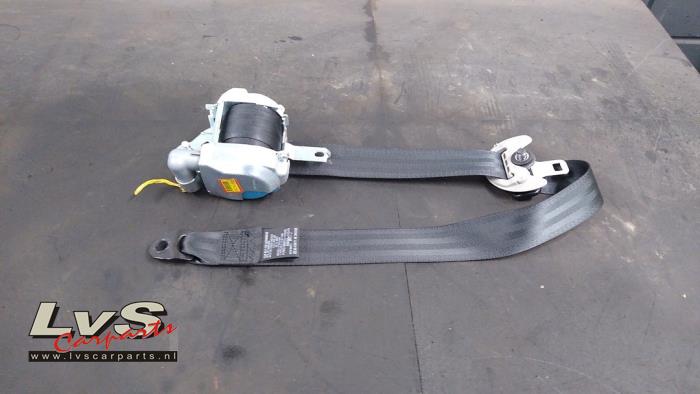 Seatbelt tensioner, right from a Kia Picanto (TA) 1.2 16V 2012