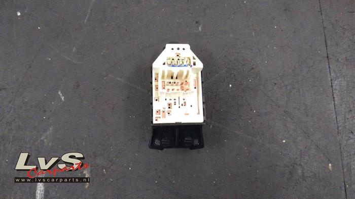 Interruptor de retrovisor de un Kia Picanto (TA) 1.2 16V 2011