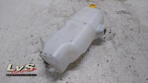 Used Front windscreen washer reservoir Renault Twingo III (AH) 1.0 SCe 70 12V Price € 20,00 Margin scheme offered by LvS Carparts