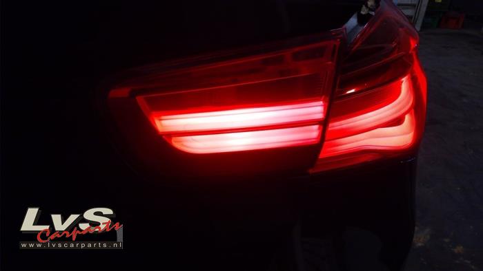 Luz trasera derecha de un BMW 1 serie (F20) 116i 1.5 12V 2016