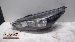 Used Headlight, left Ford Focus 3 Wagon 2.0 TDCi 16V 150 Price € 100,00 Margin scheme offered by LvS Carparts