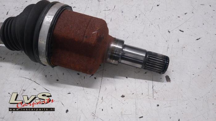 Front drive shaft, left from a Ford Focus 3 Wagon 2.0 TDCi 16V 150 2016