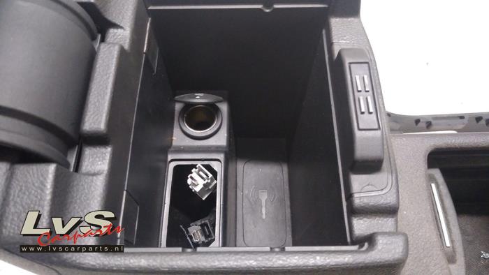 Console central d'un Ford Focus 3 Wagon 2.0 TDCi 16V 150 2016
