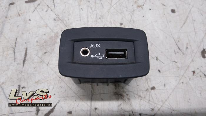 Zlacze AUX/USB z Renault Scénic III (JZ) 1.5 dCi 110 2010