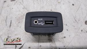 Używane Zlacze AUX/USB Renault Scénic III (JZ) 1.5 dCi 110 Cena € 24,00 Procedura marży oferowane przez LvS Carparts