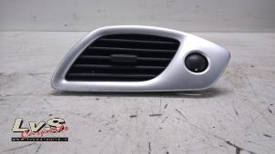 Used Dashboard vent Renault Scénic III (JZ) 1.5 dCi 110 Price € 10,00 Margin scheme offered by LvS Carparts