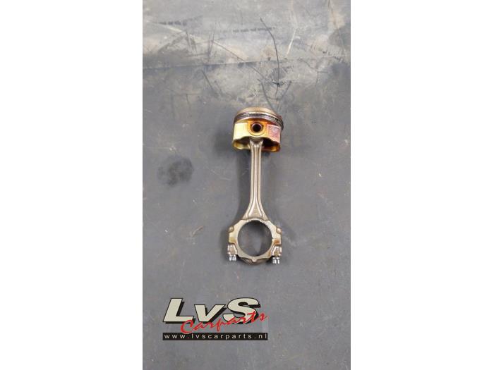 Gebrauchte Kolben Toyota Yaris III (P13) 1.33 16V Dual VVT-I Preis € 50,00 Margenregelung angeboten von LvS Carparts