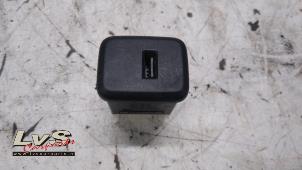 Usagé Connexion USB Opel Corsa E 1.4 16V Prix € 24,00 Règlement à la marge proposé par LvS Carparts