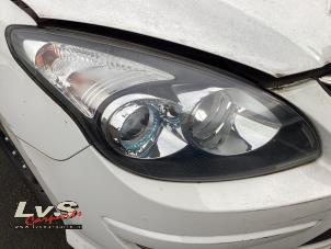 Used Headlight, right Hyundai i30 (FD) 1.4 CVVT 16V Price € 175,00 Margin scheme offered by LvS Carparts