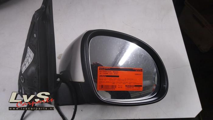 Wing mirror, right from a Volkswagen Tiguan (5N1/2) 1.4 TSI 16V 2010