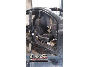 Used Metal cutting part right front Nissan Qashqai (J11) 1.2 DIG-T 16V Price on request offered by LvS Carparts