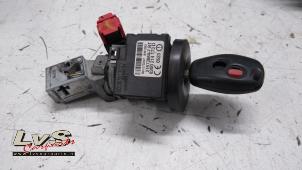 Used Ignition lock + computer Renault Clio III (BR/CR) 1.6 16V Price € 35,00 Margin scheme offered by LvS Carparts