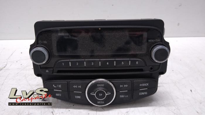 Radio CD Spieler van een Opel Corsa E 1.4 16V 2016