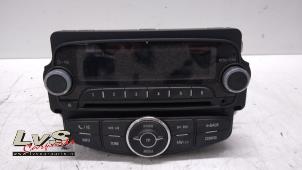 Usagé Radio/Lecteur CD Opel Corsa E 1.4 16V Prix € 150,00 Règlement à la marge proposé par LvS Carparts