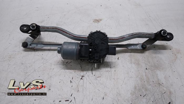 Wiper motor + mechanism from a Alfa Romeo Giulietta (940) 1.6 JTDm 16V 2012