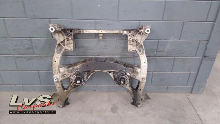 Subframe from a BMW 5 serie Touring (F11) 520d 16V 2013
