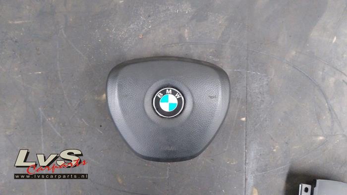 Airbag links (Lenkrad) van een BMW 5 serie Touring (F11) 520d 16V 2013