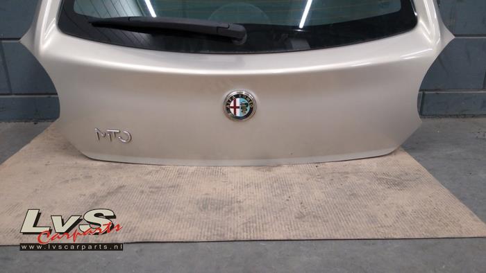 Portón trasero de un Alfa Romeo MiTo (955) 1.4 Multi Air 16V 2010