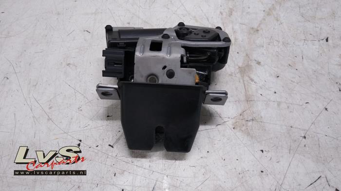 Tailgate lock mechanism from a Ford Mondeo V Wagon 2.0 TDCi 180 16V 2015