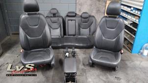 Używane Zestaw powlok (kompletny) Ford Mondeo V Wagon 2.0 TDCi 180 16V Cena € 495,00 Procedura marży oferowane przez LvS Carparts