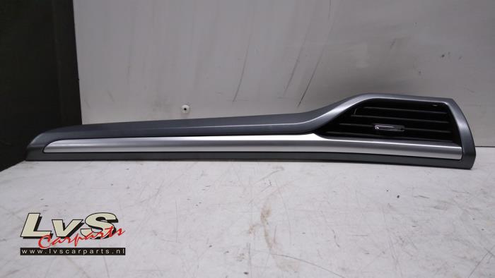 Grille aération tableau de bord d'un Ford Mondeo V Wagon 2.0 TDCi 180 16V 2015